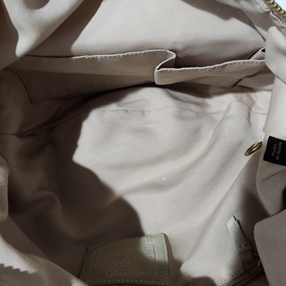 Coach Purse 👛 - Picture 7 of 16